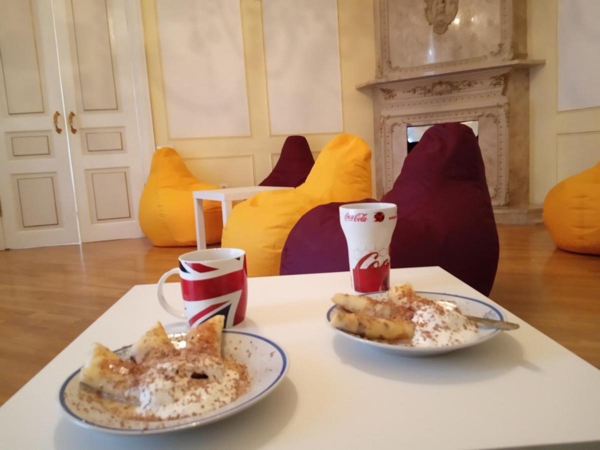 Auberge de jeunesse Pandeson à Dnipro Extérieur photo